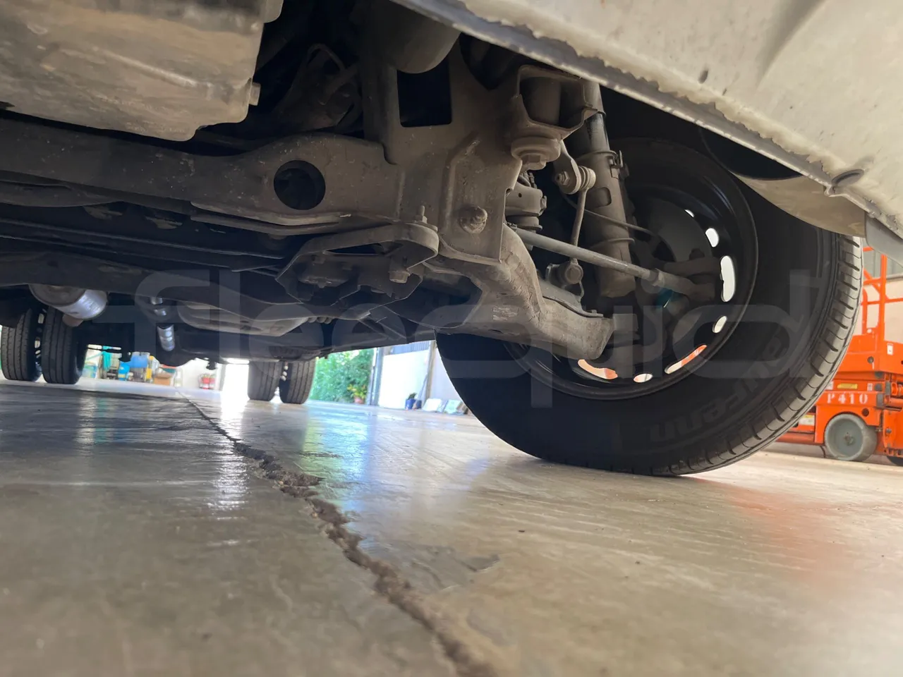 Mercedes-Benz Sprinter 518 CDI - EUR4/135Kw/7.34 Mt - front axle left side