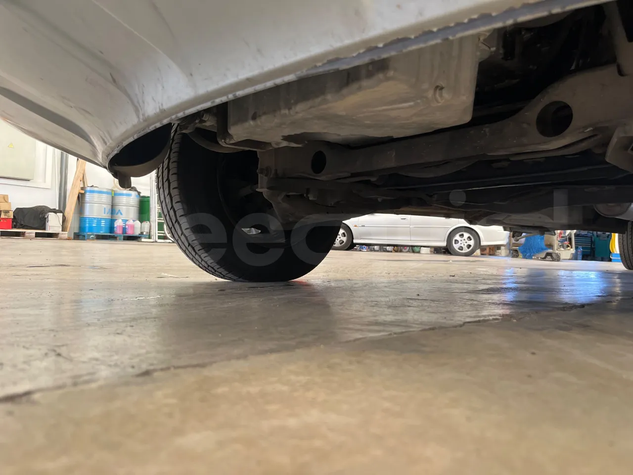 Mercedes-Benz Sprinter 518 CDI - EUR4/135Kw/7.34 Mt - front axle right side