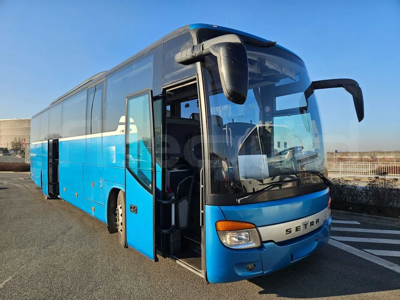 Setra S416 GT-HD/2 - EUR5 - 315kW - 13.020m - 3/4 right front doors open