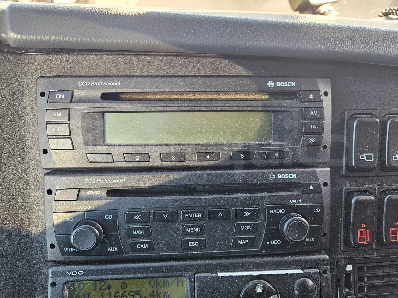 Setra S416 GT-HD/2 - EUR5 - 315kW - 13.020m - radio accessories photo