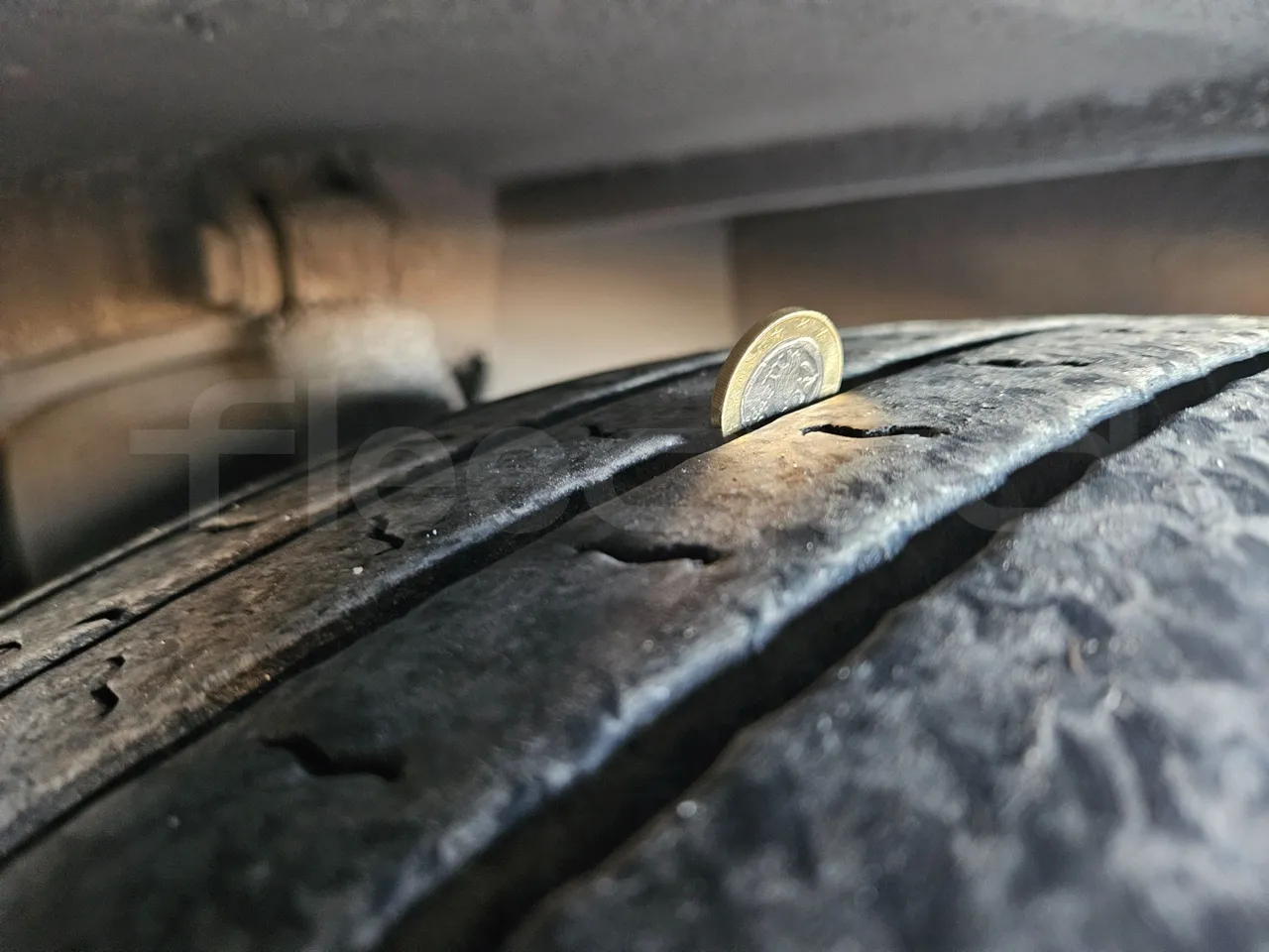 Setra S416 GT-HD/2 - EUR5 - 315kW - 13.020m - tread condition front tires left