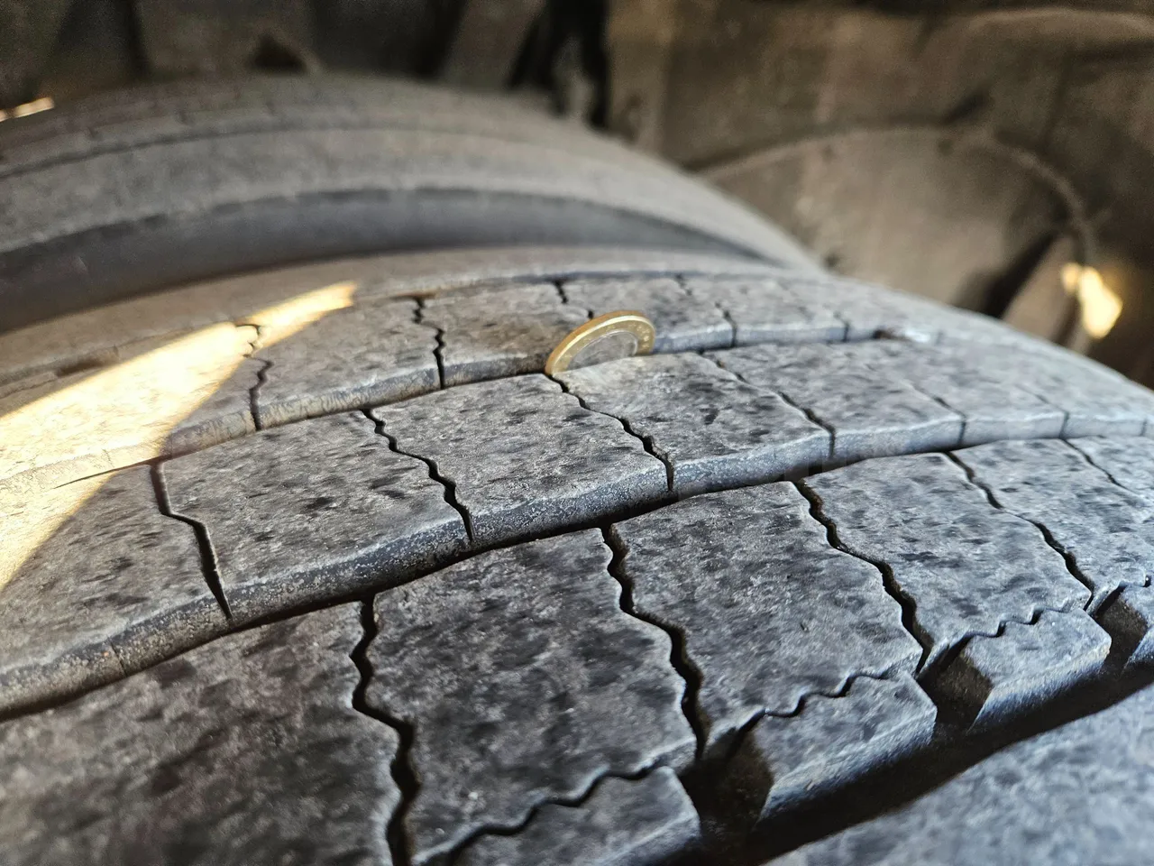 Setra S416 GT-HD/2 - EUR5 - 315kW - 13.020m - tread condition second axle tires right