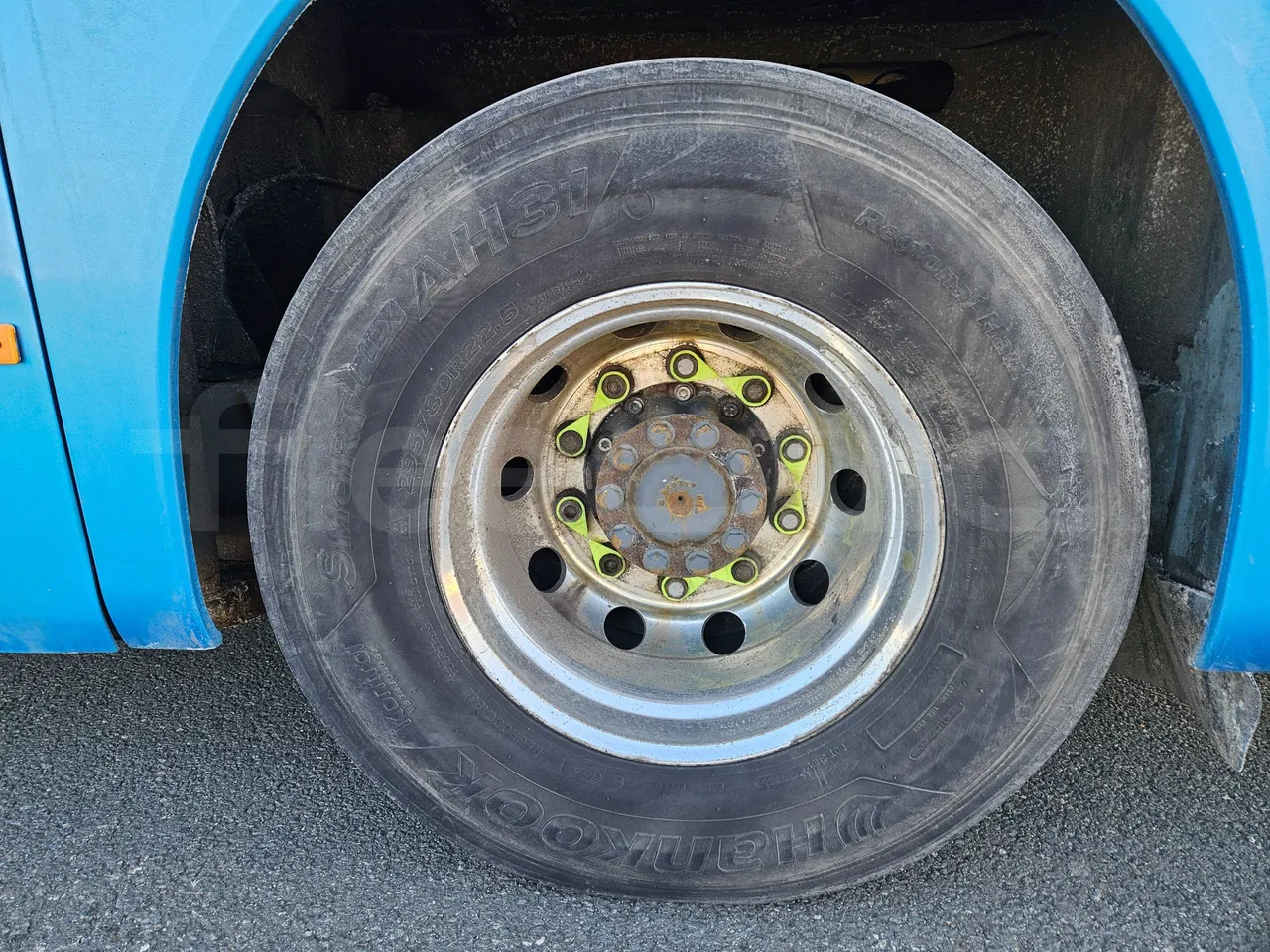 Setra S416 GT-HD/2 - EUR5 - 315kW - 13.020m - rear left tire photo