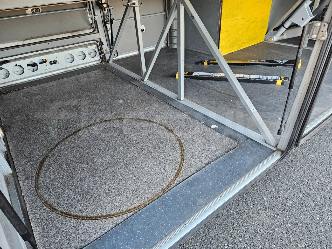 Setra S416 GT-HD/2 - EUR5 - 315kW - 13.020m - under carpet photo