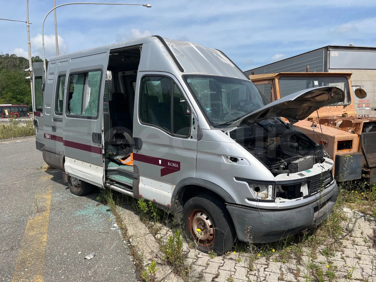 Iveco Daily ES11M5A2M8-EUR3-85,30Kw-5,4m - front photo