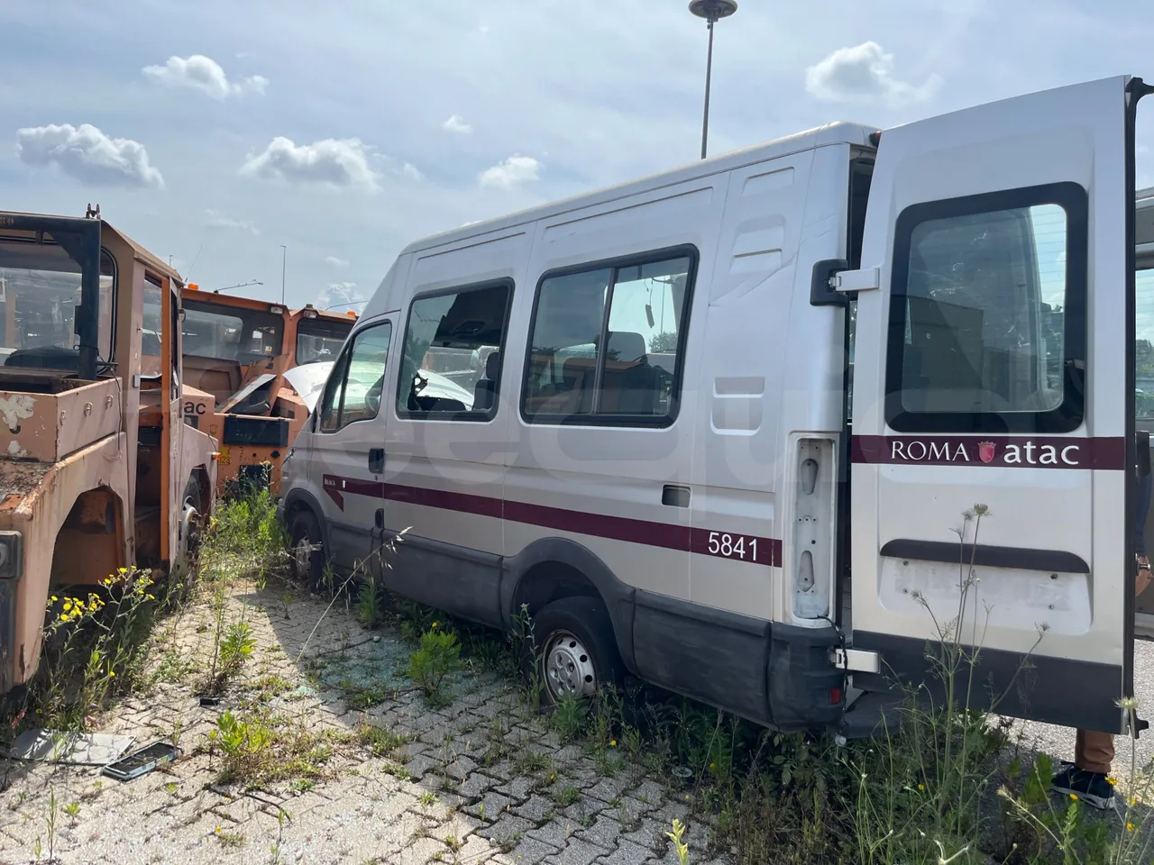 Iveco Daily ES11M5A2M8-EUR3-85,30Kw-5,4m - left side photo