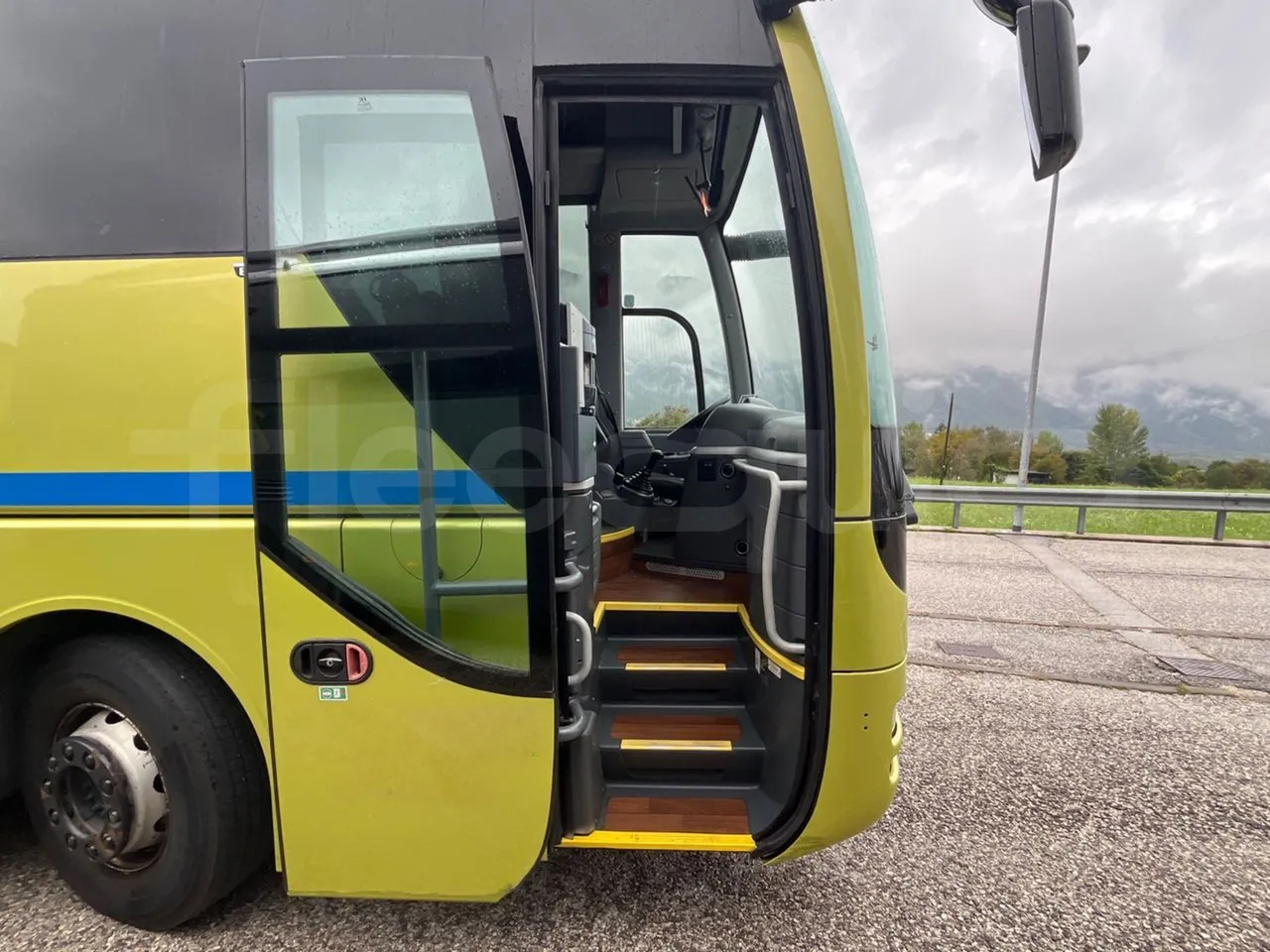 Man Lion's Coach R07/ Euro 6 - 294 Kw - 12 Mt - front door 1 open