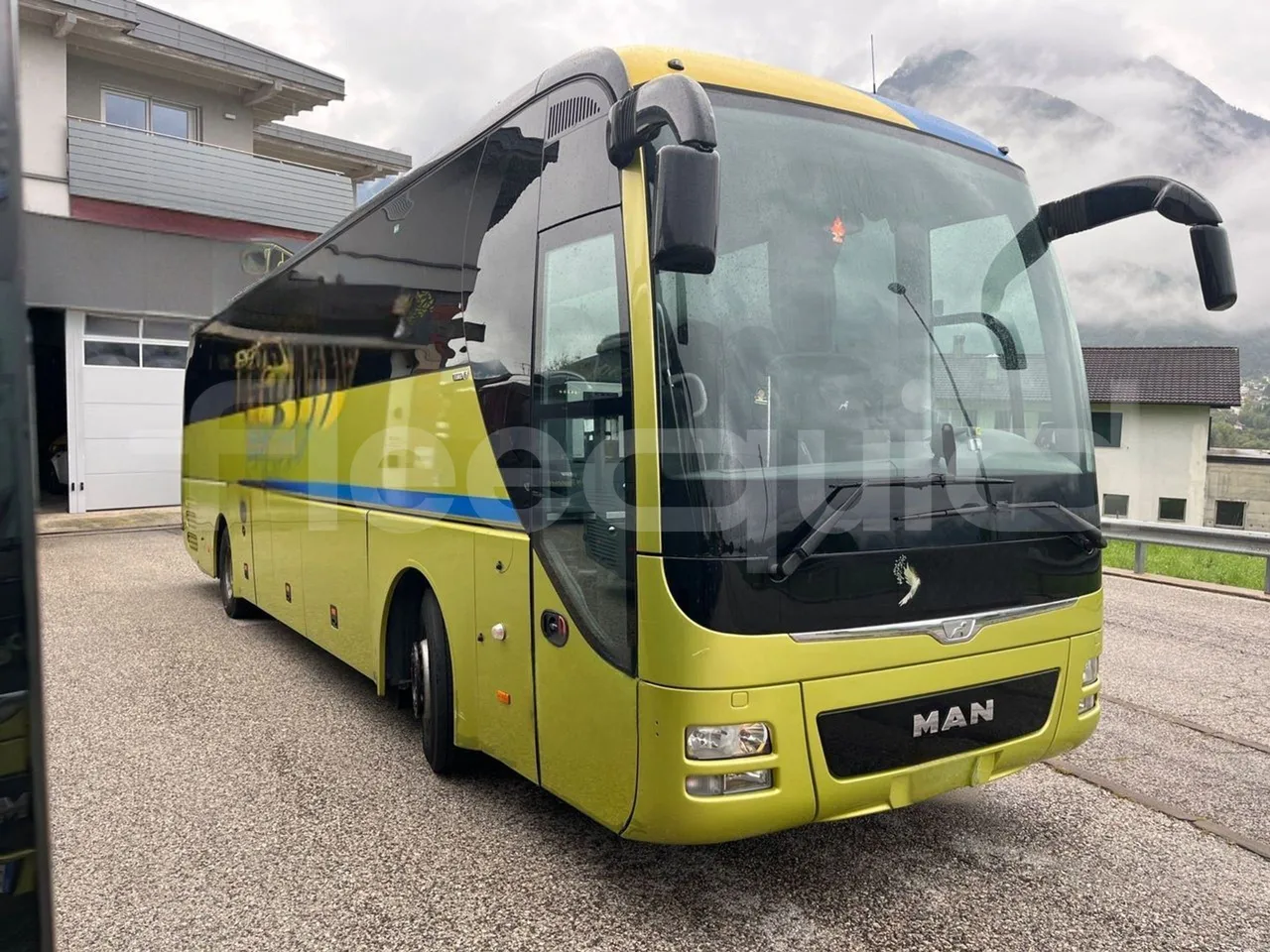 Man Lion's Coach R07/ Euro 6 - 294 Kw - 12 Mt - 3/4 front right doors