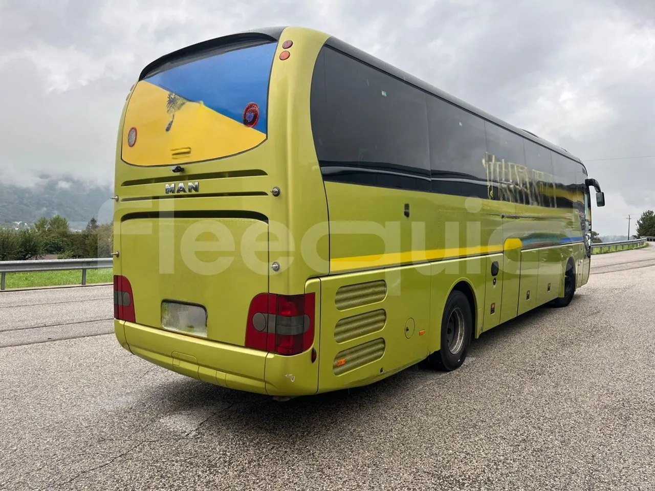 Man Lion's Coach R07/ Euro 6 - 294 Kw - 12 Mt - 3/4 right rear doors closed