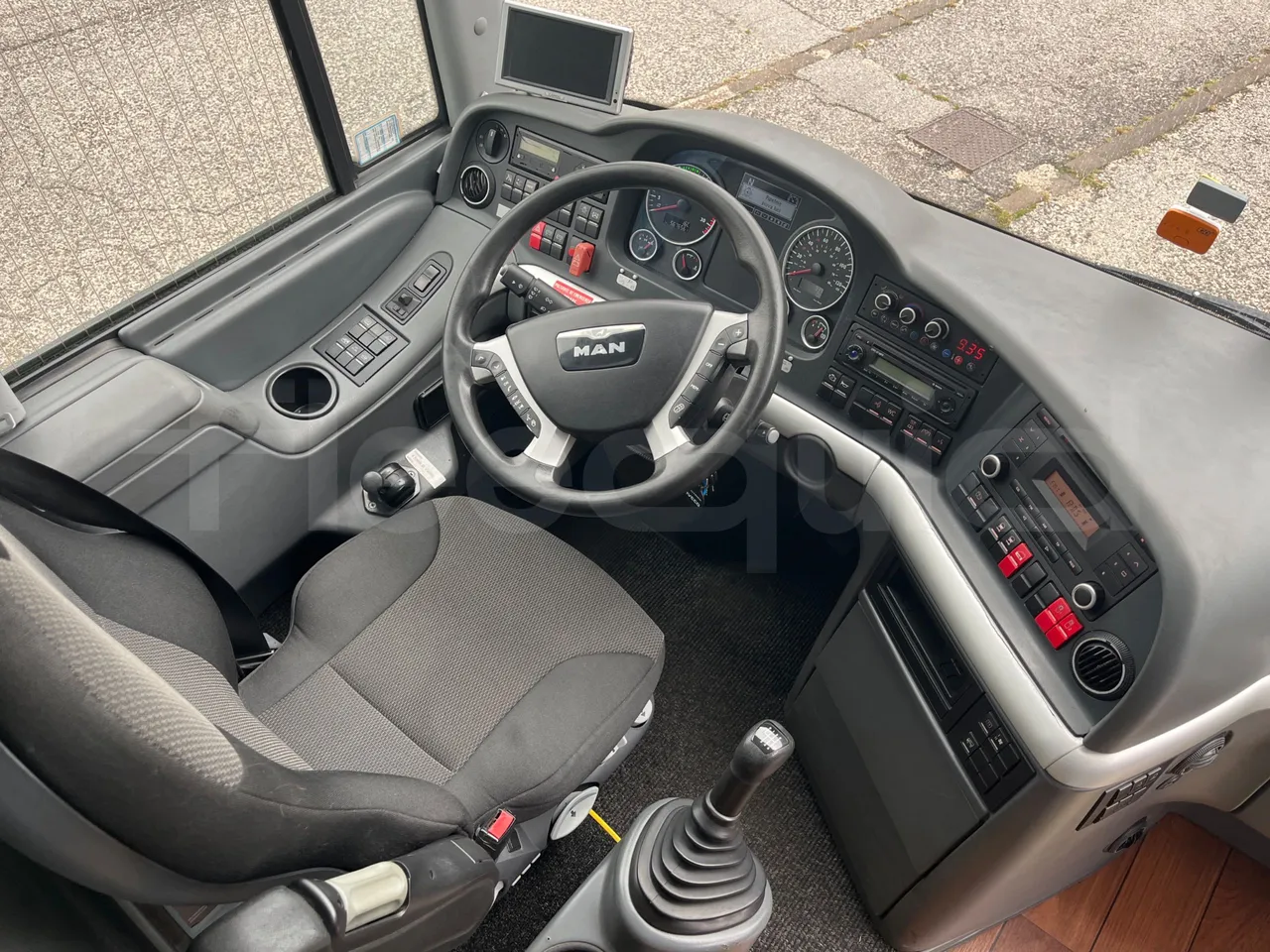 Man Lion's Coach R07/ Euro 6 - 294 Kw - 12 Mt - buttons panels on