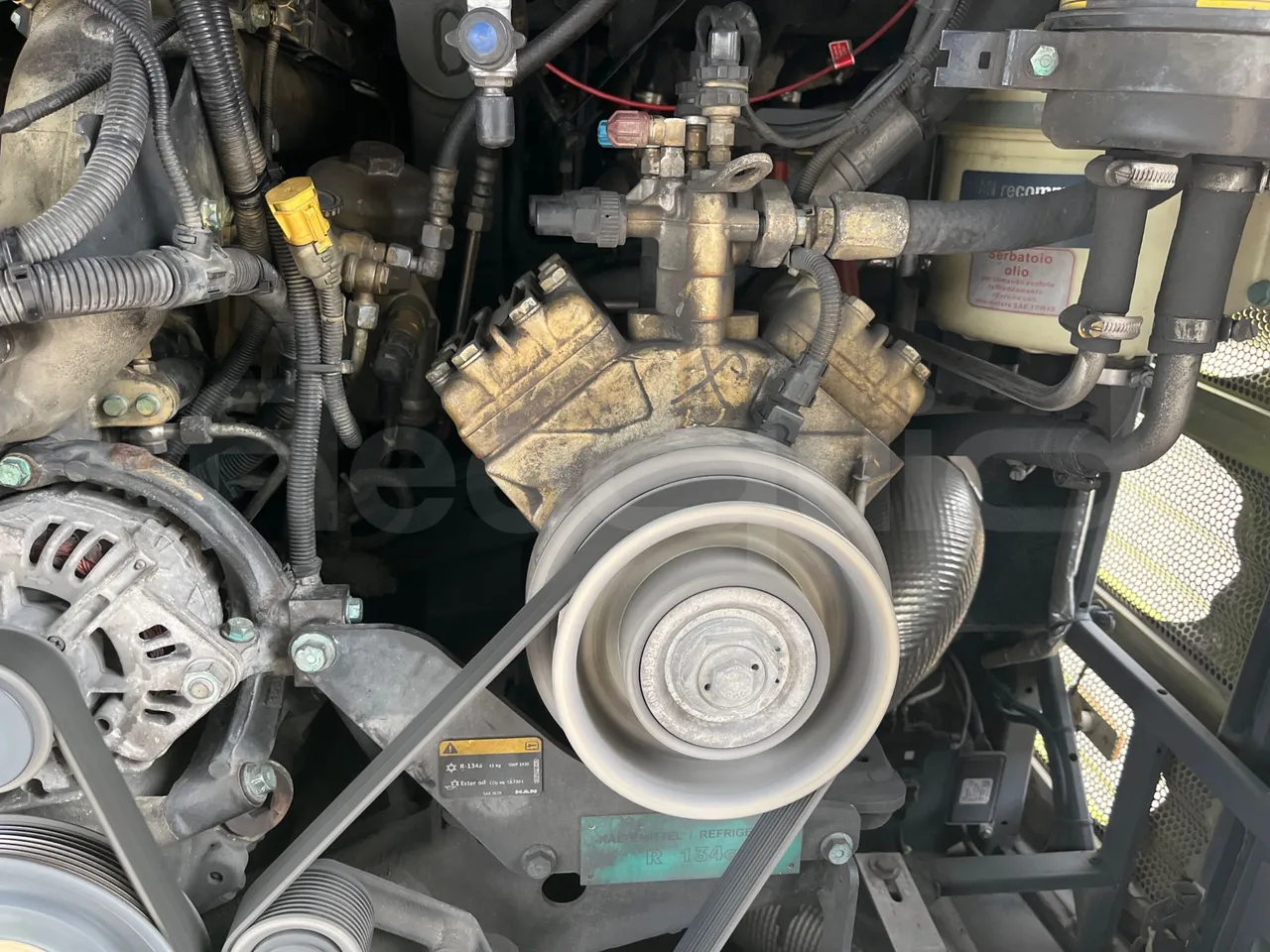Man Lion's Coach R07/ Euro 6 - 294 Kw - 12 Mt - air conditioning compressor