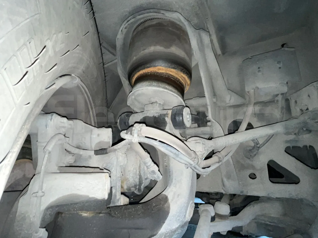 Man Lion's Coach R07/ Euro 6 - 294 Kw - 12 Mt - front air springs right