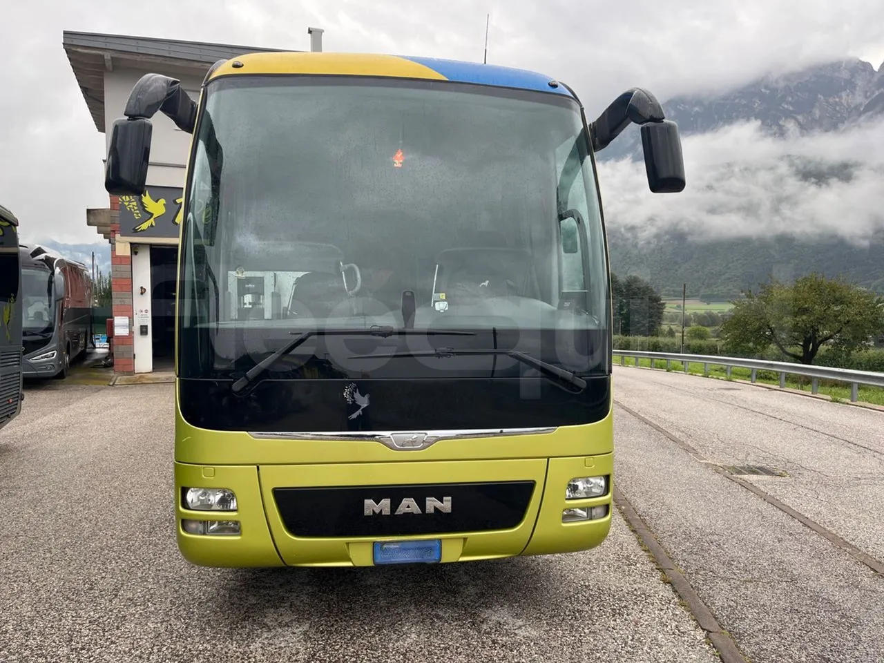 Man Lion's Coach R07/ Euro 6 - 294 Kw - 12 Mt - front photo