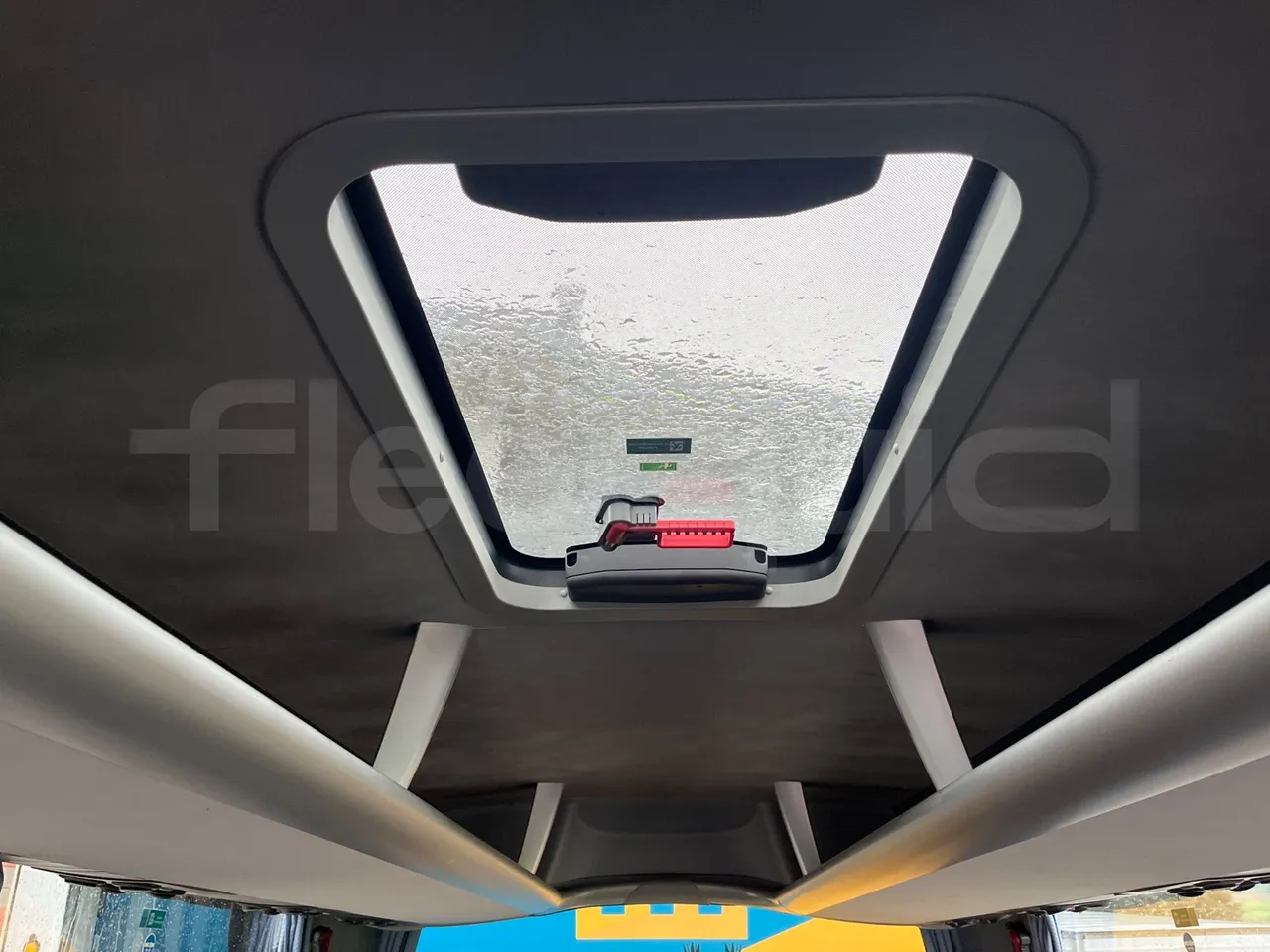 Man Lion's Coach R07/ Euro 6 - 294 Kw - 12 Mt - roof hatch 2