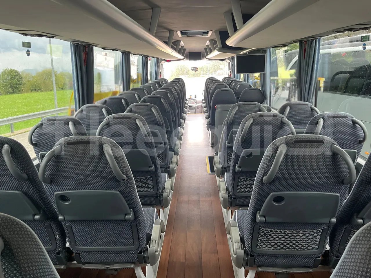 Man Lion's Coach R07/ Euro 6 - 294 Kw - 12 Mt - forward view middle aisle