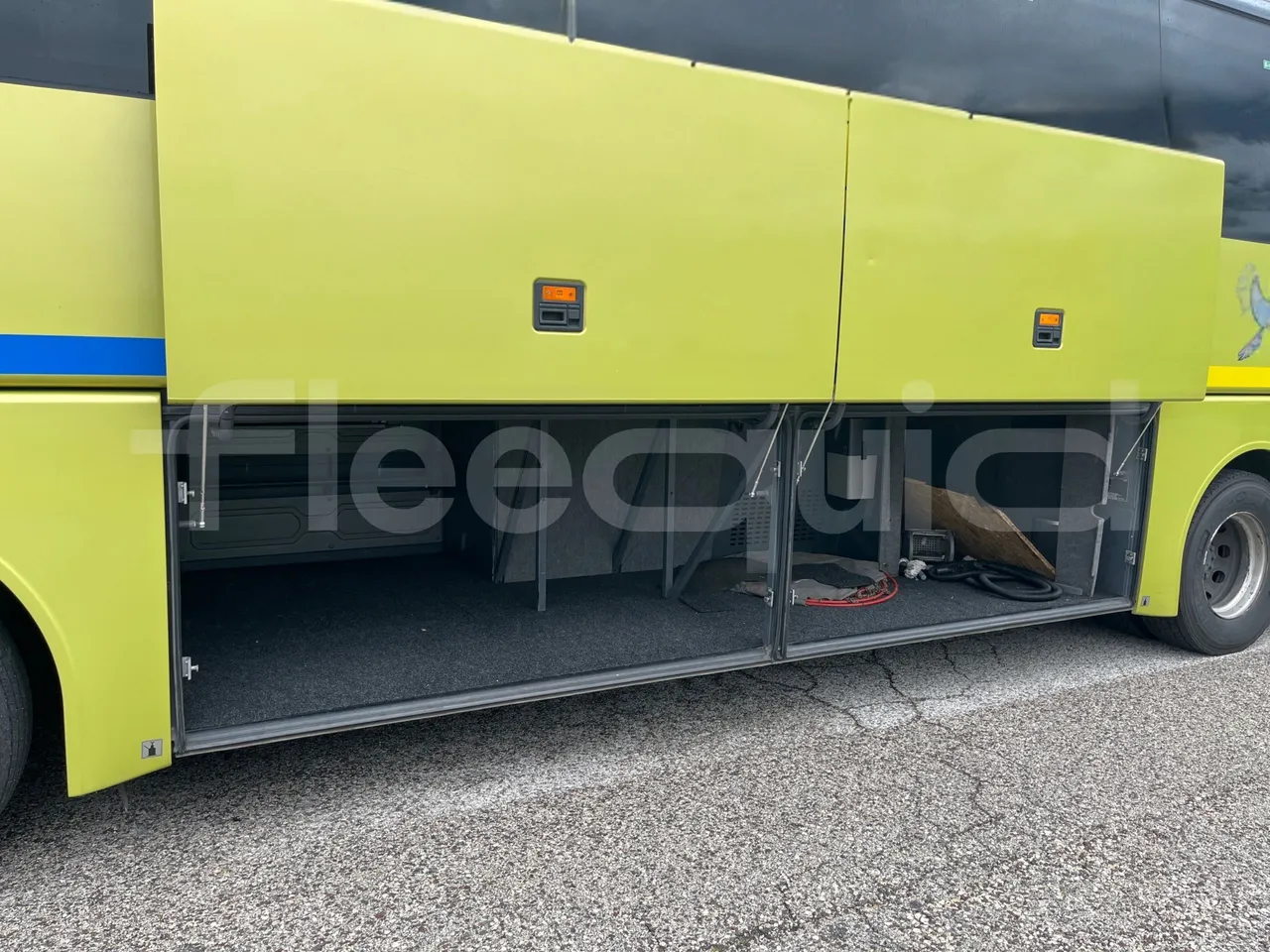 Man Lion's Coach R07/ Euro 6 - 294 Kw - 12 Mt - luggage rack photo