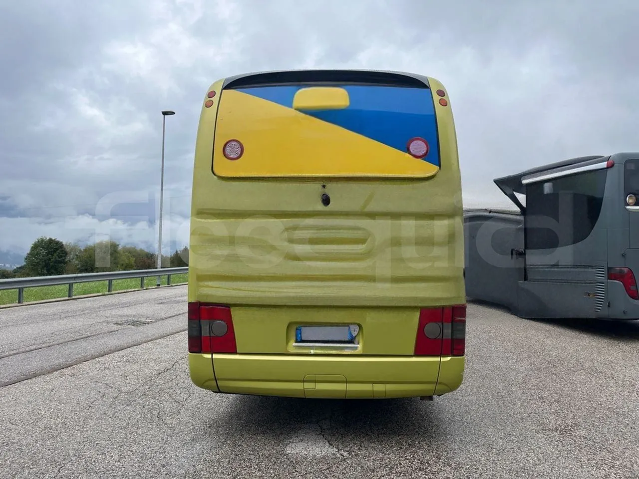 Man Lion's Coach R07/ Euro 6 - 294 Kw - 12 Mt - rear hatch closed