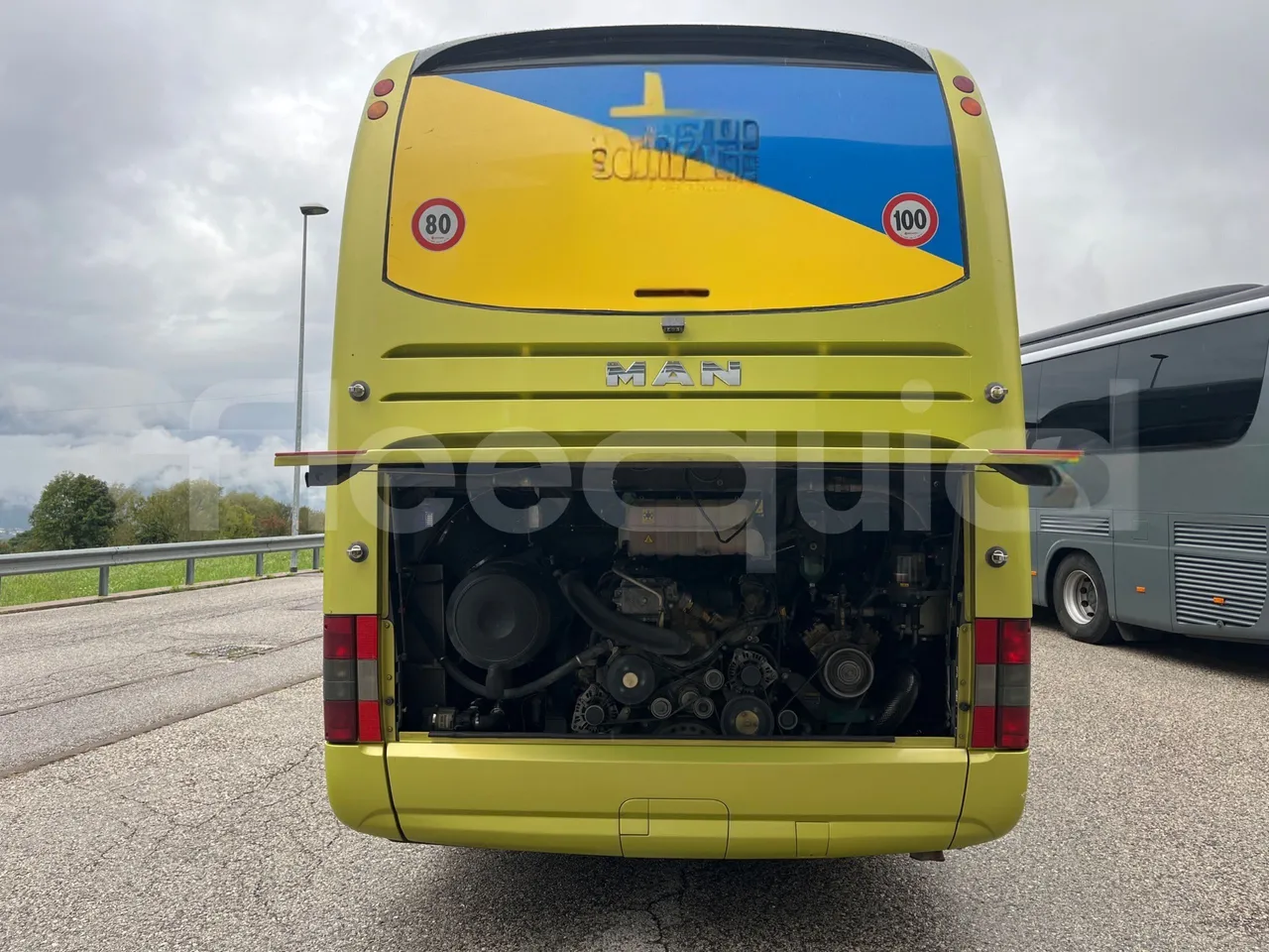 Man Lion's Coach R07/ Euro 6 - 294 Kw - 12 Mt - rear hatch open
