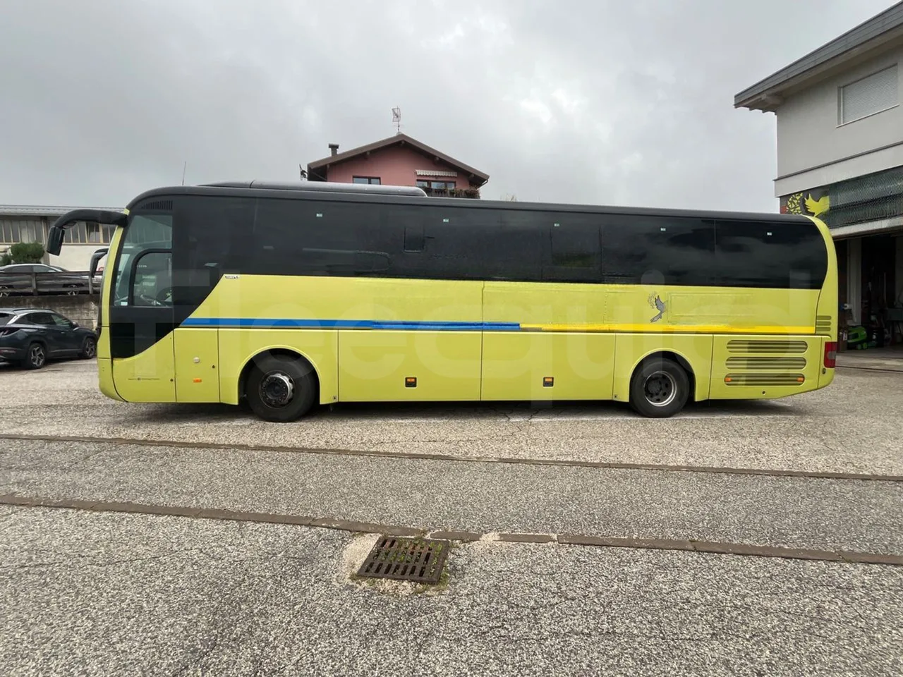 Man Lion's Coach R07/ Euro 6 - 294 Kw - 12 Mt - left side photo