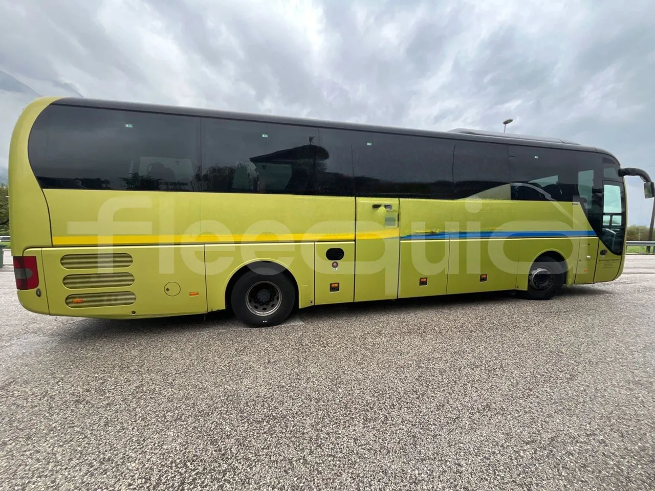 Man Lion's Coach R07/ Euro 6 - 294 Kw - 12 Mt - right side doors closed