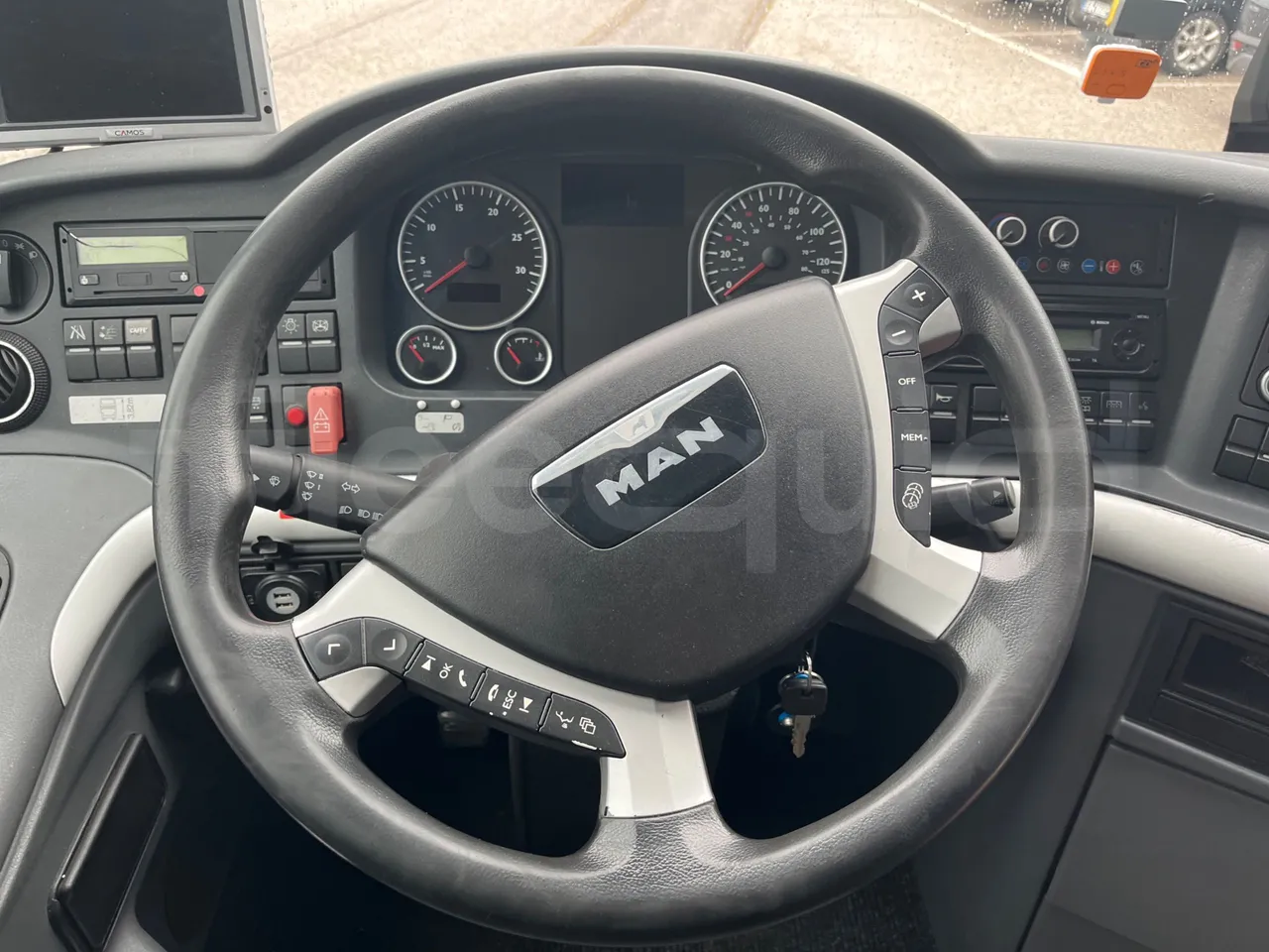 Man Lion's Coach R07/ Euro 6 - 294 Kw - 12 Mt - steering wheel photo