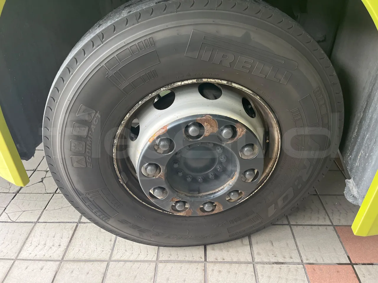 Man Lion's Coach R07/ Euro 6 - 294 Kw - 12 Mt - front left tire measurements