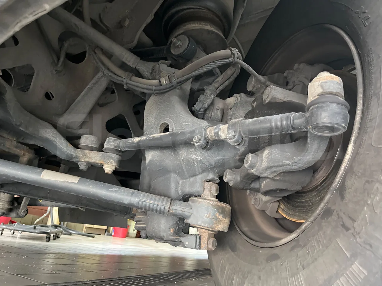 Man Lion's Coach R07/ Euro 6 - 294 Kw - 12 Mt - front axle left side