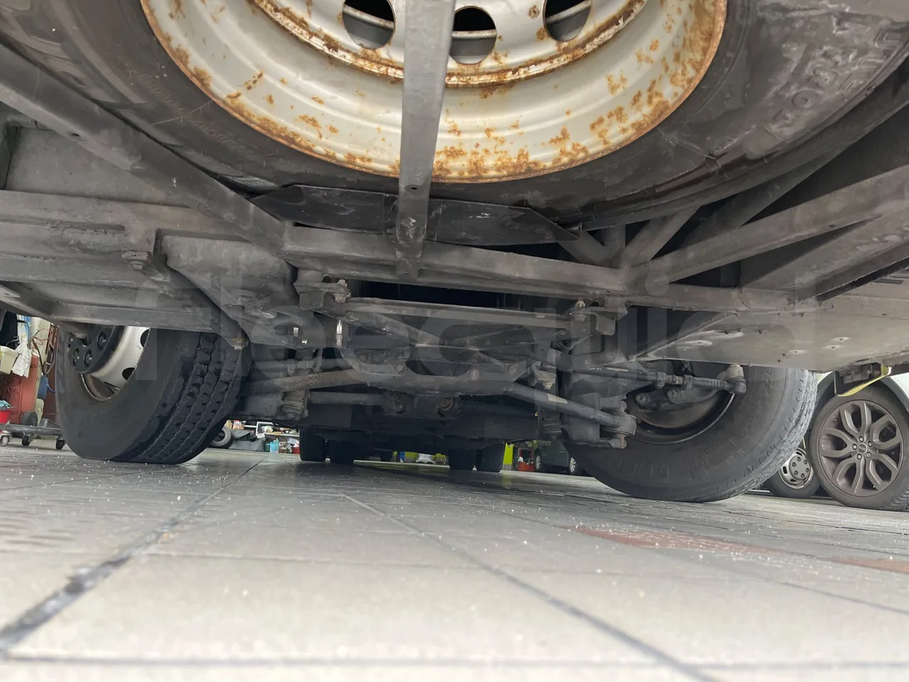 Man Lion's Coach R07/ Euro 6 - 294 Kw - 12 Mt - front undercarriage from front