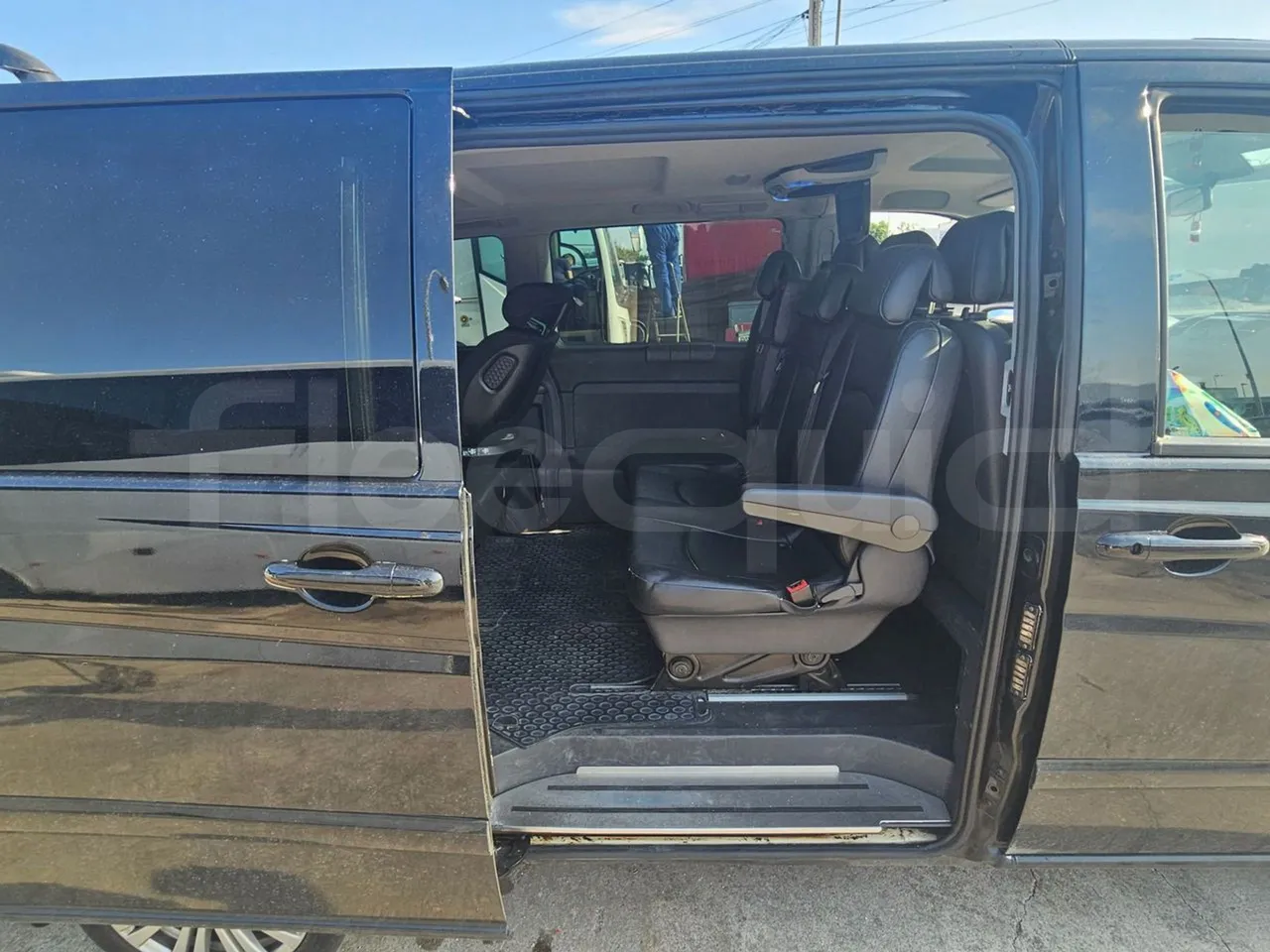 Mercedes-Benz Vito Tourer 116CDI - EUR6 - 120kW - 5.140m - front door 3 open (mandatory for bus to scrap)