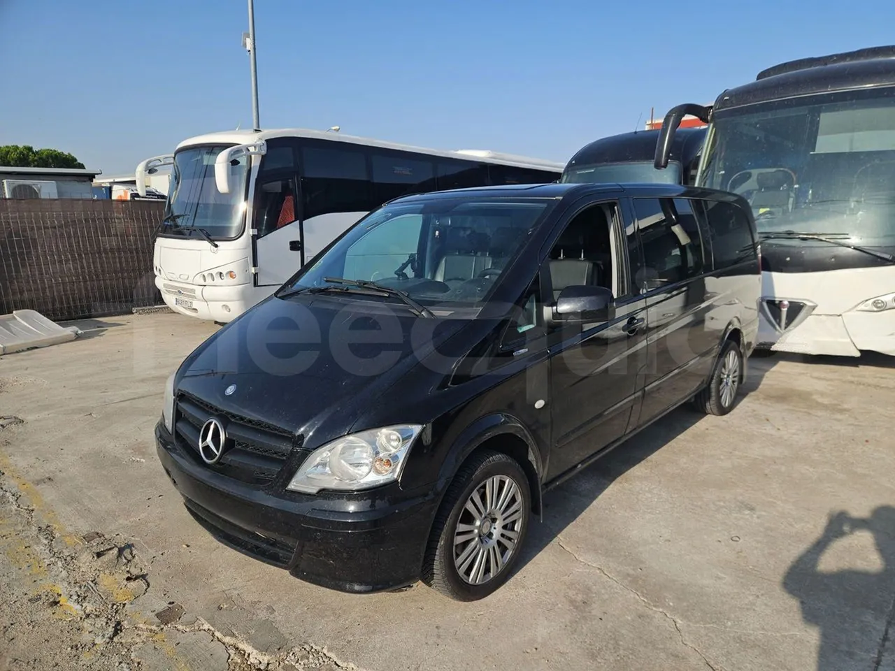 Mercedes-Benz Vito Tourer 116CDI - EUR6 - 120kW - 5.140m - 3/4 front left (mandatory for bus to scrap)