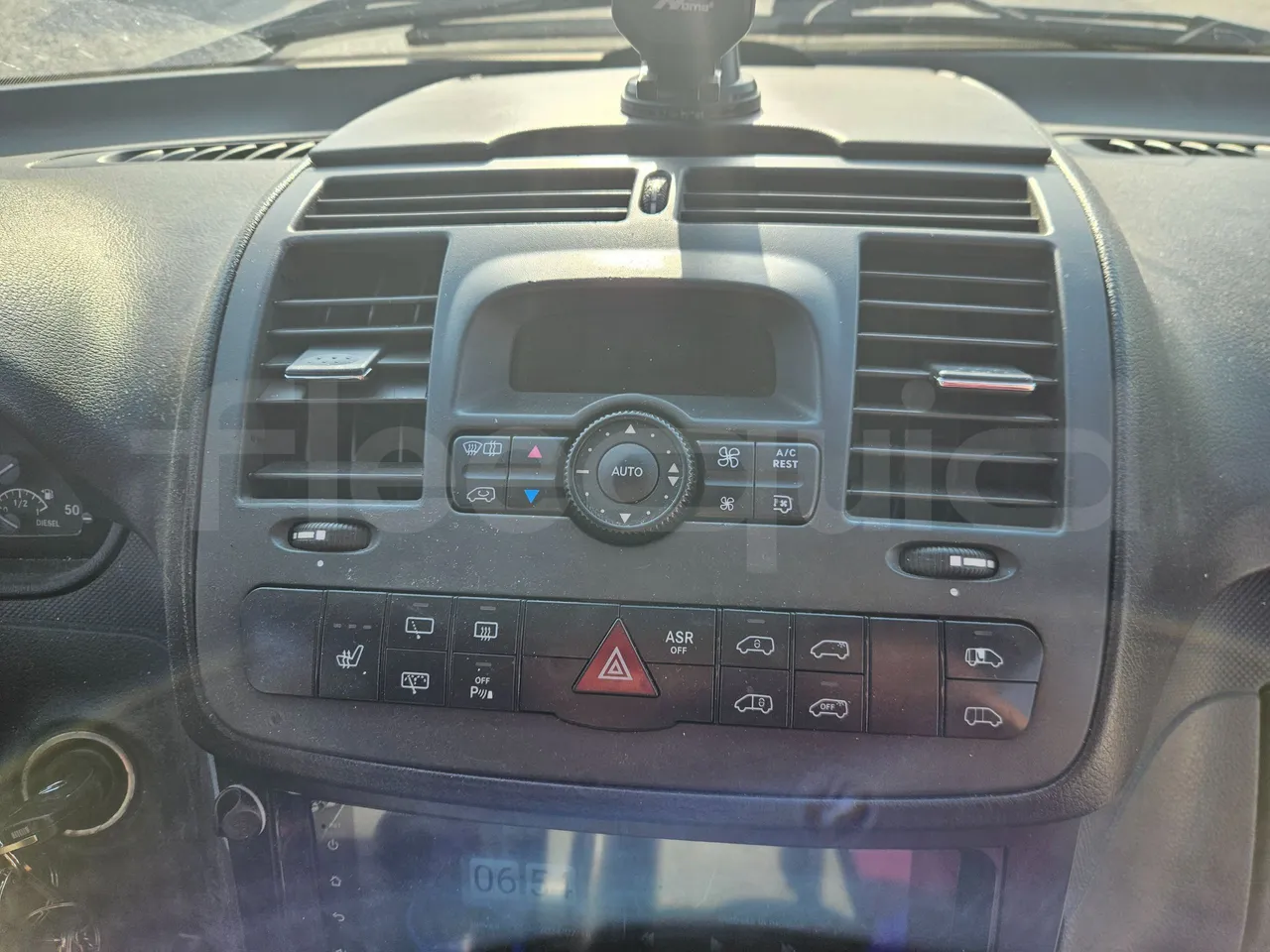 Mercedes-Benz Vito Tourer 116CDI - EUR6 - 120kW - 5.140m - radio accessories photo