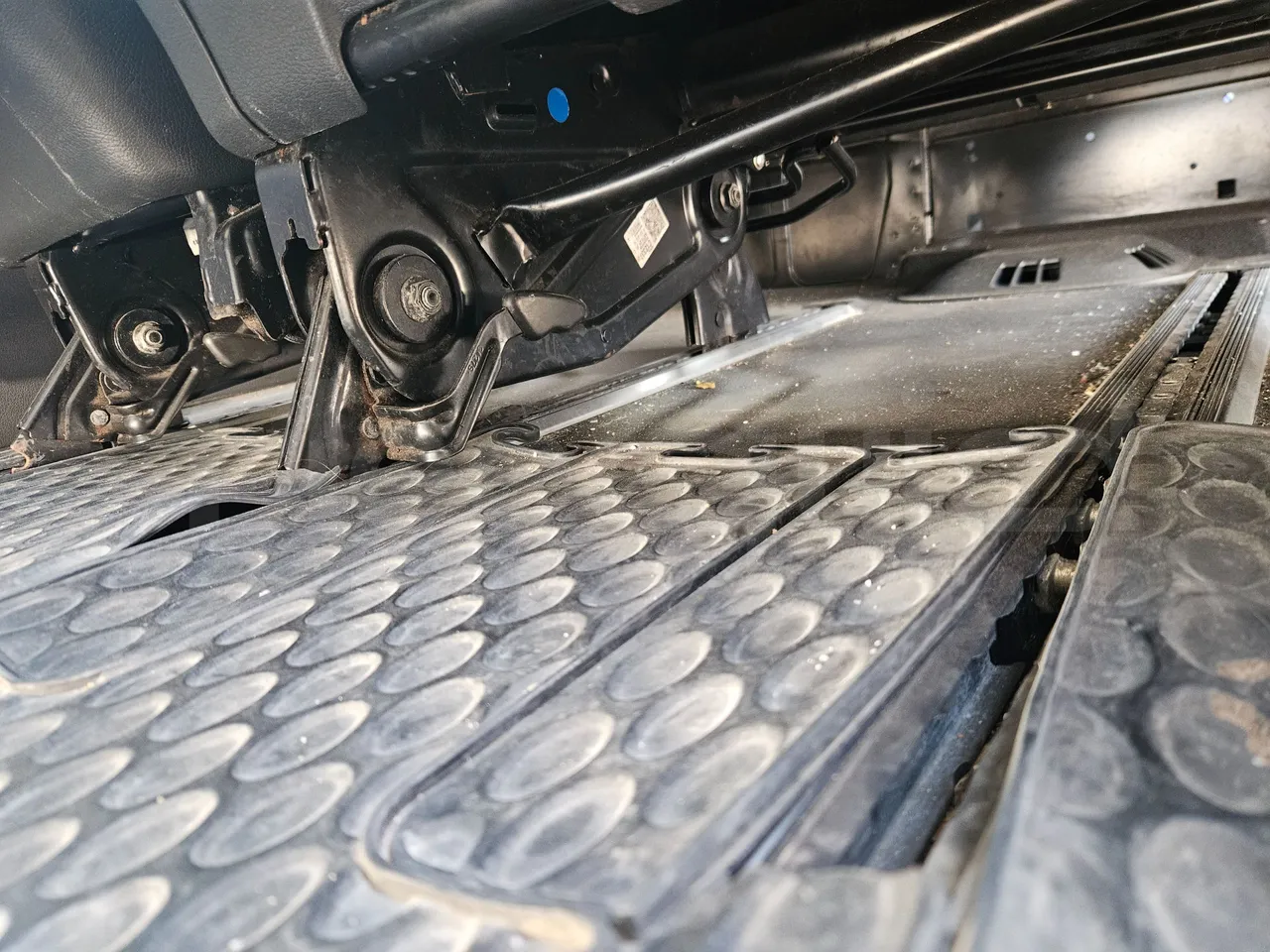 Mercedes-Benz Vito Tourer 116CDI - EUR6 - 120kW - 5.140m - seat brackets photo