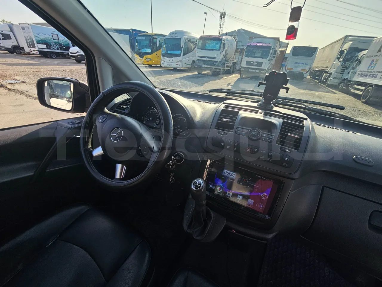 Mercedes-Benz Vito Tourer 116CDI - EUR6 - 120kW - 5.140m - buttons panels on (mandatory for bus to scrap)