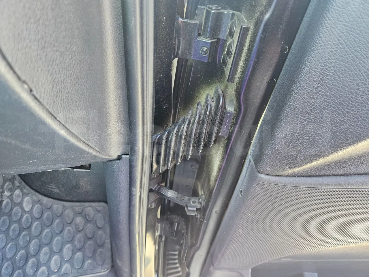 Mercedes-Benz Vito Tourer 116CDI - EUR6 - 120kW - 5.140m - door mechanism photo
