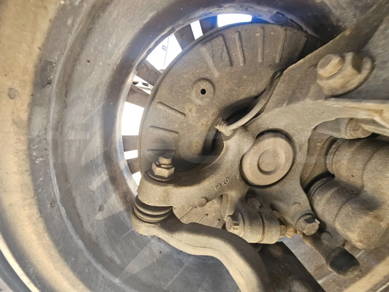 Mercedes-Benz Vito Tourer 116CDI - EUR6 - 120kW - 5.140m - front brake calipers left