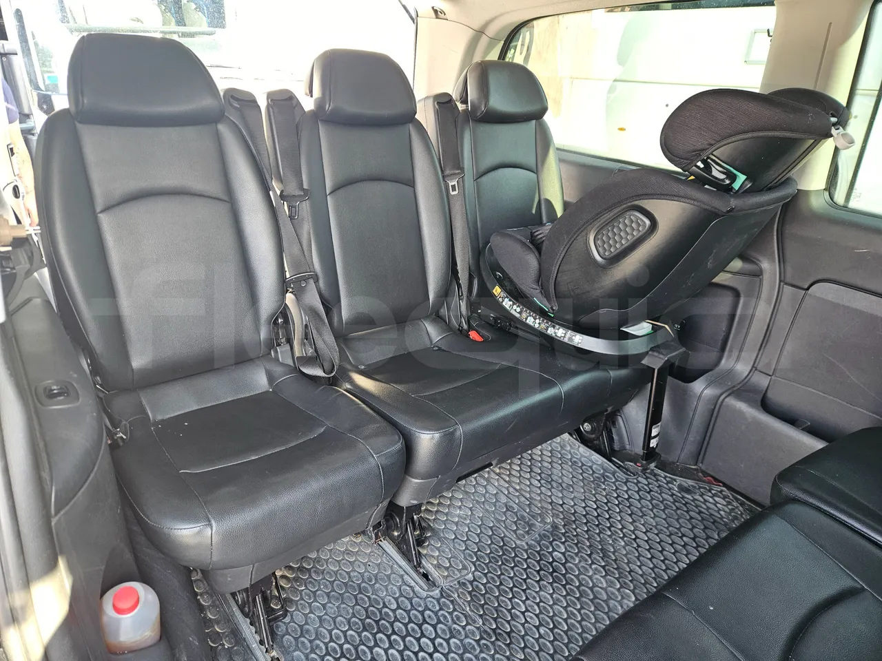Mercedes-Benz Vito Tourer 116CDI - EUR6 - 120kW - 5.140m - forward view middle aisle