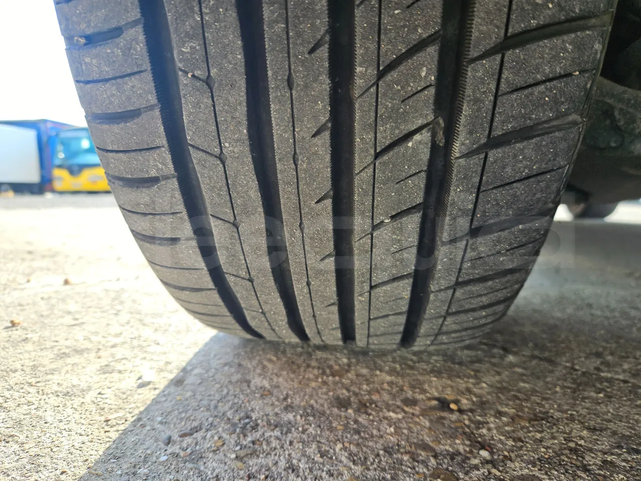Mercedes-Benz Vito Tourer 116CDI - EUR6 - 120kW - 5.140m - tread condition third axle tires right