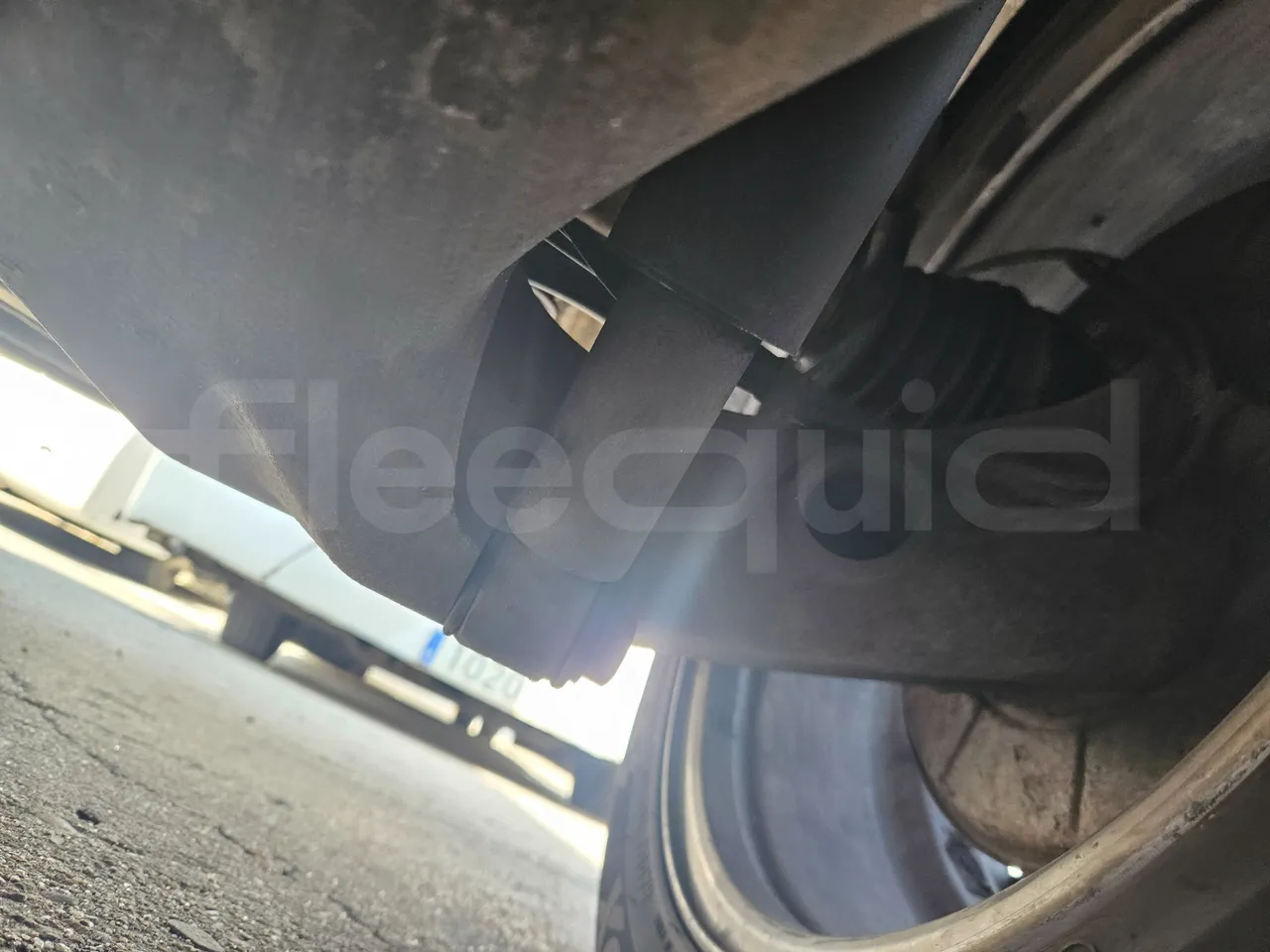 Mercedes-Benz Vito Tourer 116CDI - EUR6 - 120kW - 5.140m - axel 3 shock absorbers 1 left