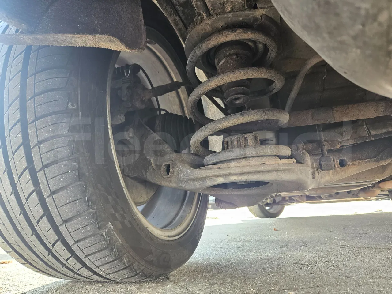 Mercedes-Benz Vito Tourer 116CDI - EUR6 - 120kW - 5.140m - axel 3 shock absorbers 2 left