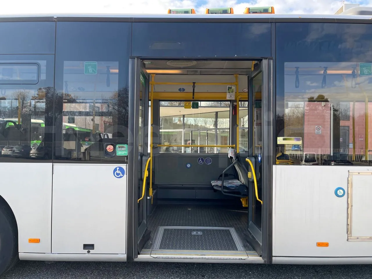 Mercedes-Benz O 530 5303/P - Euro 5 - 210 kW - 11.950 mt - front door 2 open