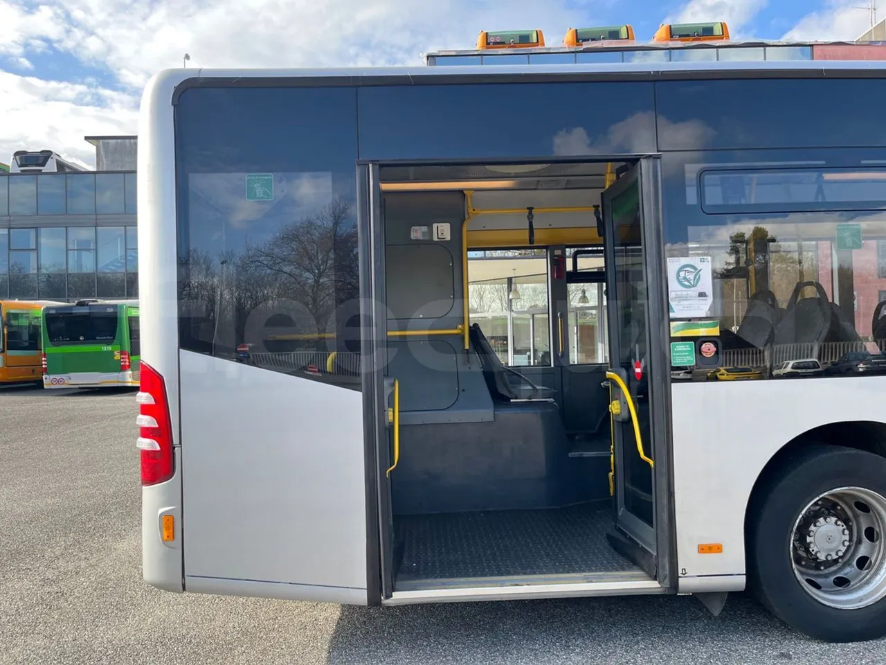 Mercedes-Benz O 530 5303/P - Euro 5 - 210 kW - 11.950 mt - front door 3 open