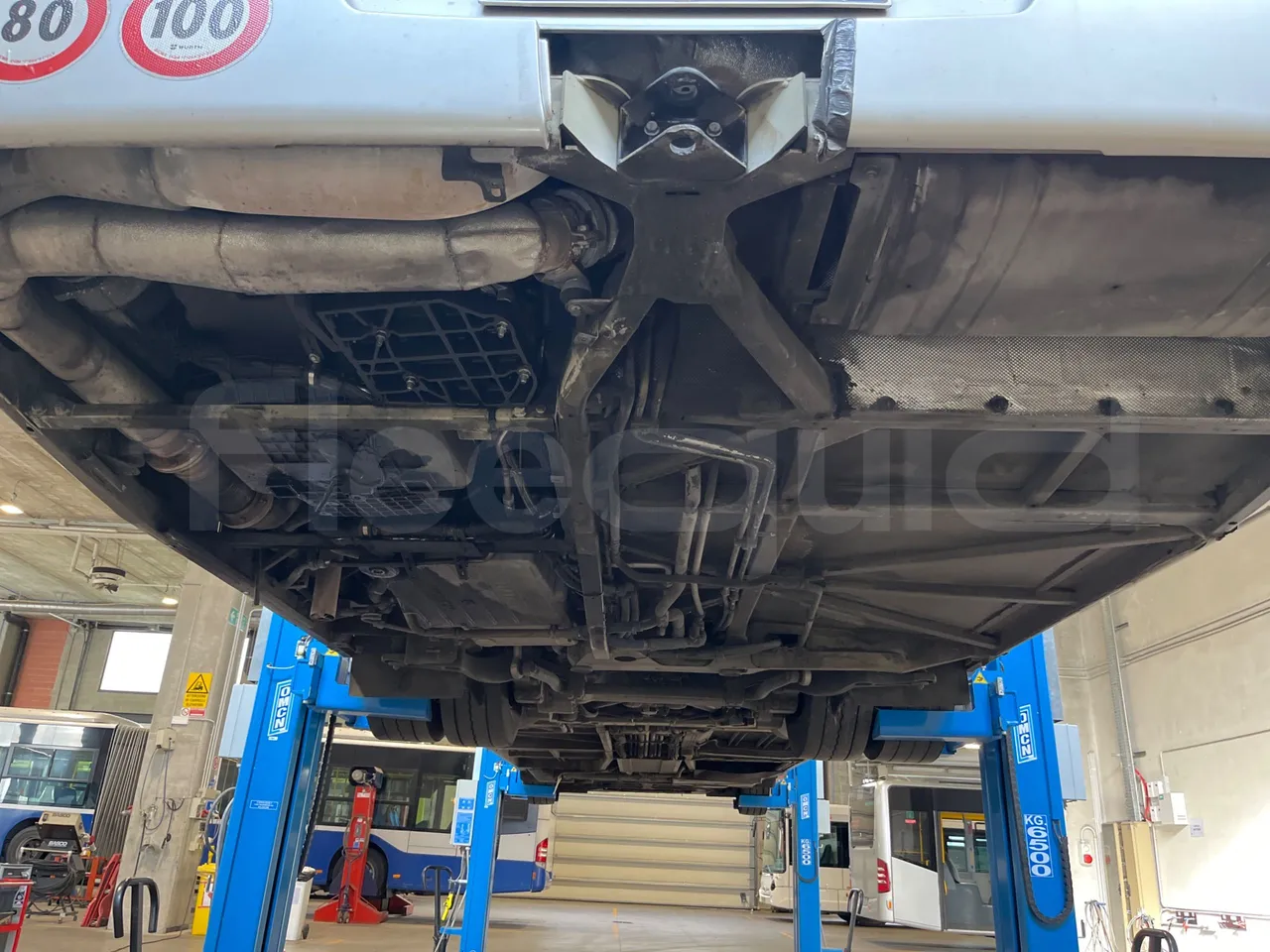 Mercedes-Benz O 530 5303/P - Euro 5 - 210 kW - 11.950 mt - bellows turntable (18m)