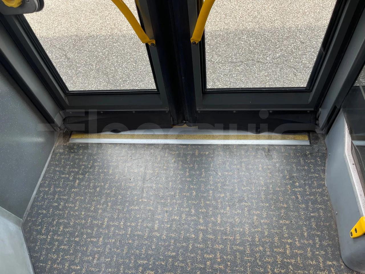 Mercedes-Benz O 530 5303/P - Euro 5 - 210 kW - 11.950 mt - door mechanism photo