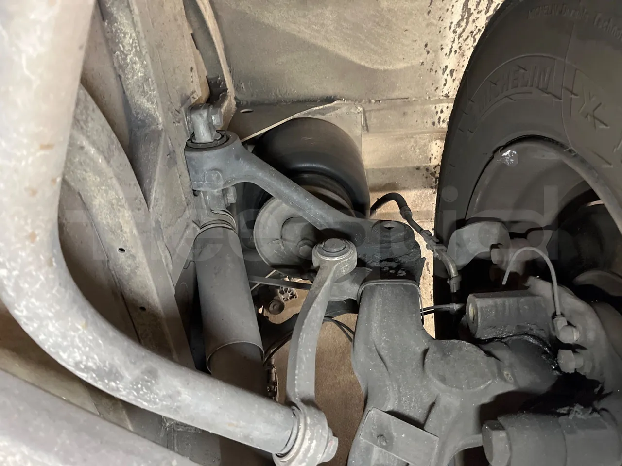 Mercedes-Benz O 530 5303/P - Euro 5 - 210 kW - 11.950 mt - front air springs right