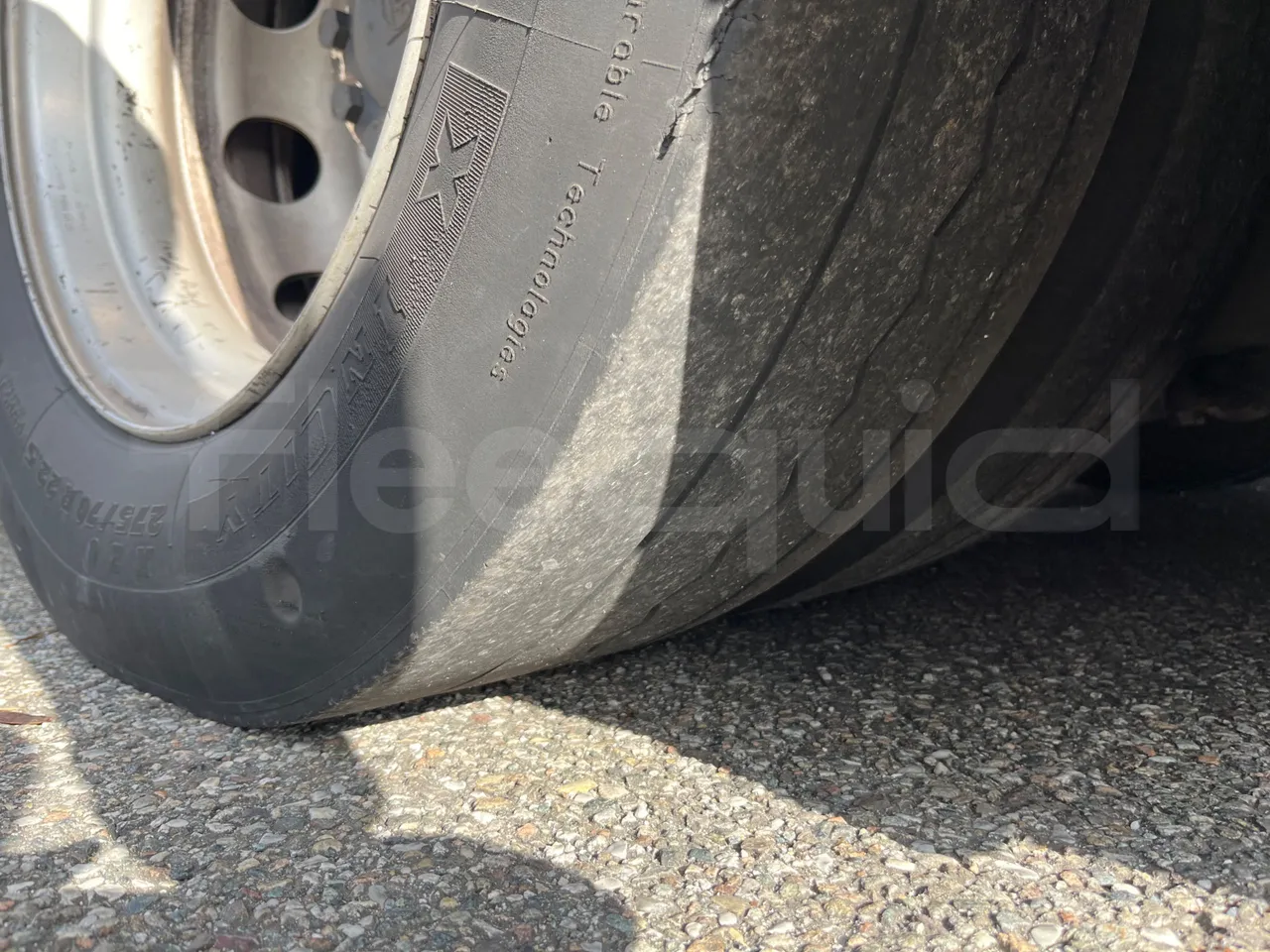 Mercedes-Benz O 530 5303/P - Euro 5 - 210 kW - 11.950 mt - tread condition front tires right