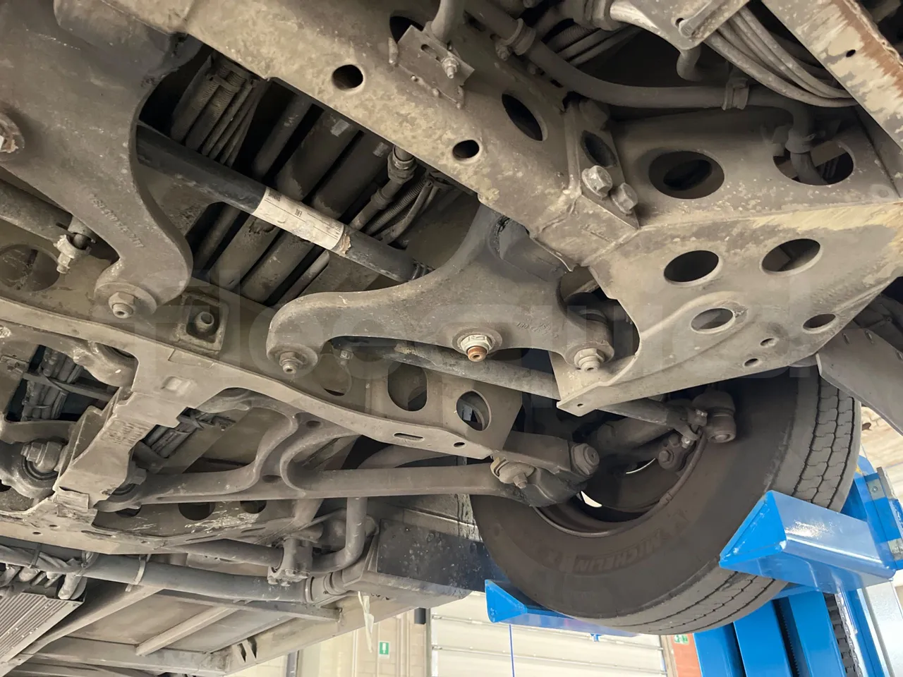 Mercedes-Benz O 530 5303/P - Euro 5 - 210 kW - 11.950 mt - front axle left side