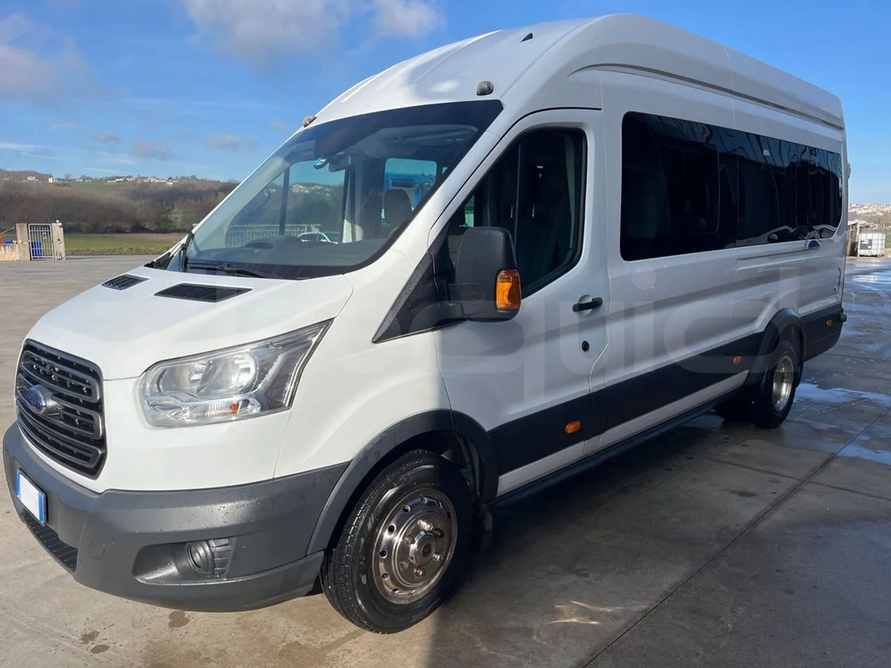 Ford Transit FBD -  Euro6 - 114kW - 6.704mt - 3/4 front left