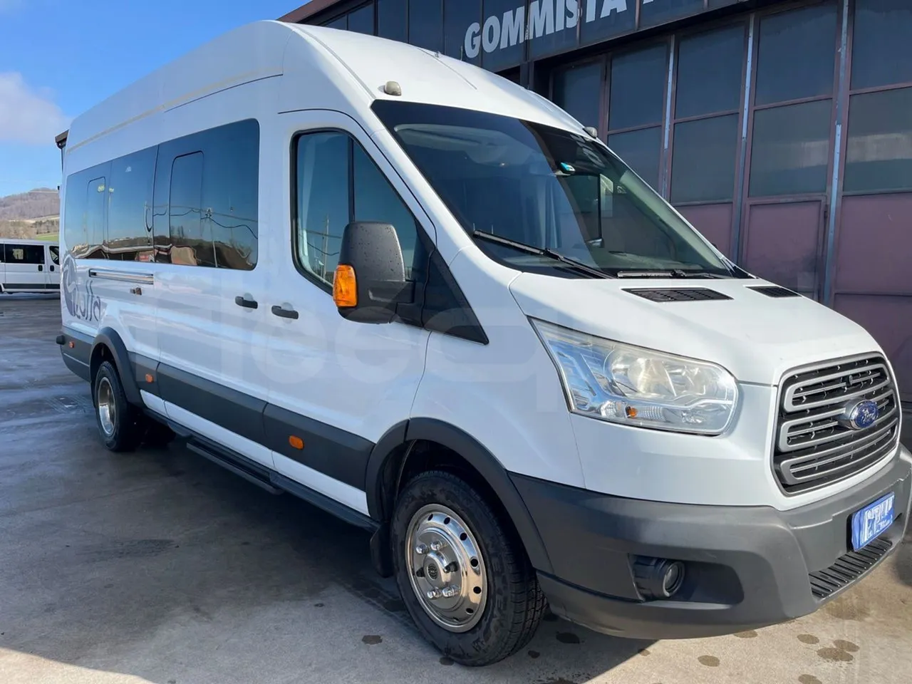 Ford Transit FBD -  Euro6 - 114kW - 6.704mt - 3/4 front right doors