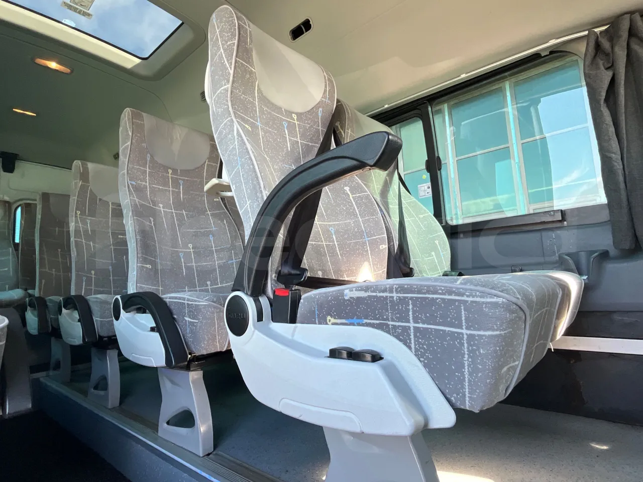 Ford Transit FBD -  Euro6 - 114kW - 6.704mt - armrest detail photo
