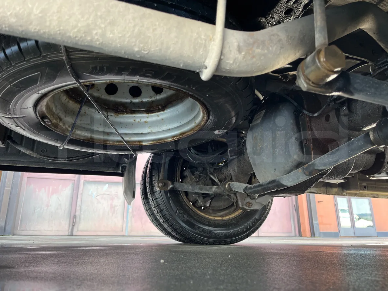 Ford Transit FBD -  Euro6 - 114kW - 6.704mt - axle 2 discs left